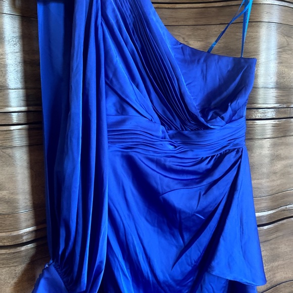 NWOT MAC DUGGAL One Shoulder Long Sleeve Satin Formal Gown - Picture 4 of 12
